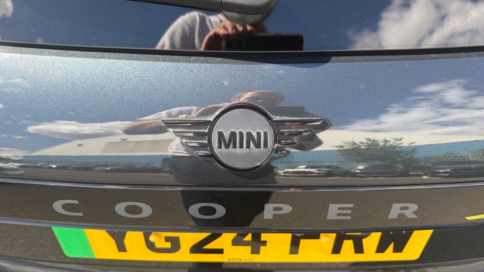 MINI Cooper 160kW SE Sport 54kWh 3dr Auto Electric Hatchback - Image 28