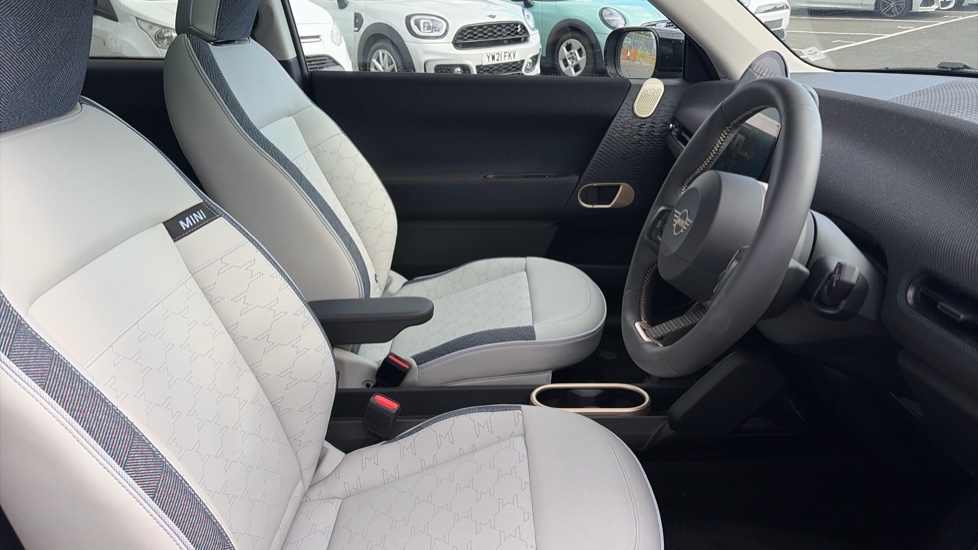 MINI Hatchback 135kW Cooper S Level 2 33kWh 3dr Auto Electric Hatchback - Image 11