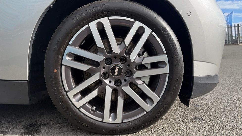 MINI Hatchback 135kW Cooper S Level 2 33kWh 3dr Auto Electric Hatchback - Image 14