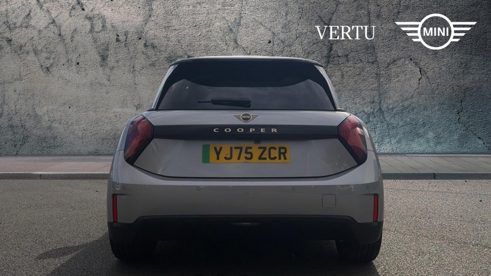 MINI Hatchback 135kW Cooper S Level 2 33kWh 3dr Auto Electric Hatchback - Image 15