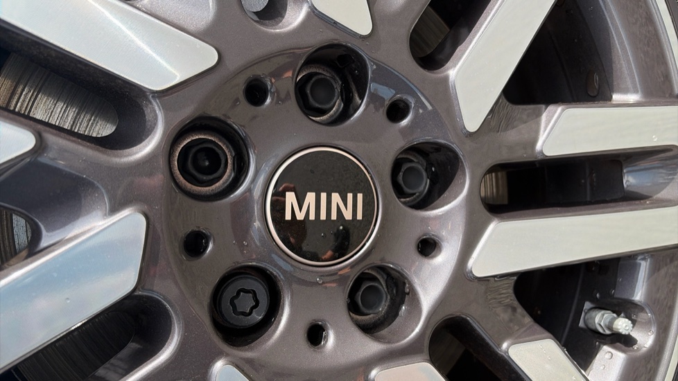 MINI Hatchback 135kW Cooper S Level 2 33kWh 3dr Auto Electric Hatchback - Image 25