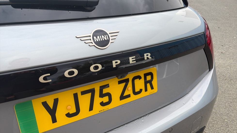 MINI Hatchback 135kW Cooper S Level 2 33kWh 3dr Auto Electric Hatchback - Image 29