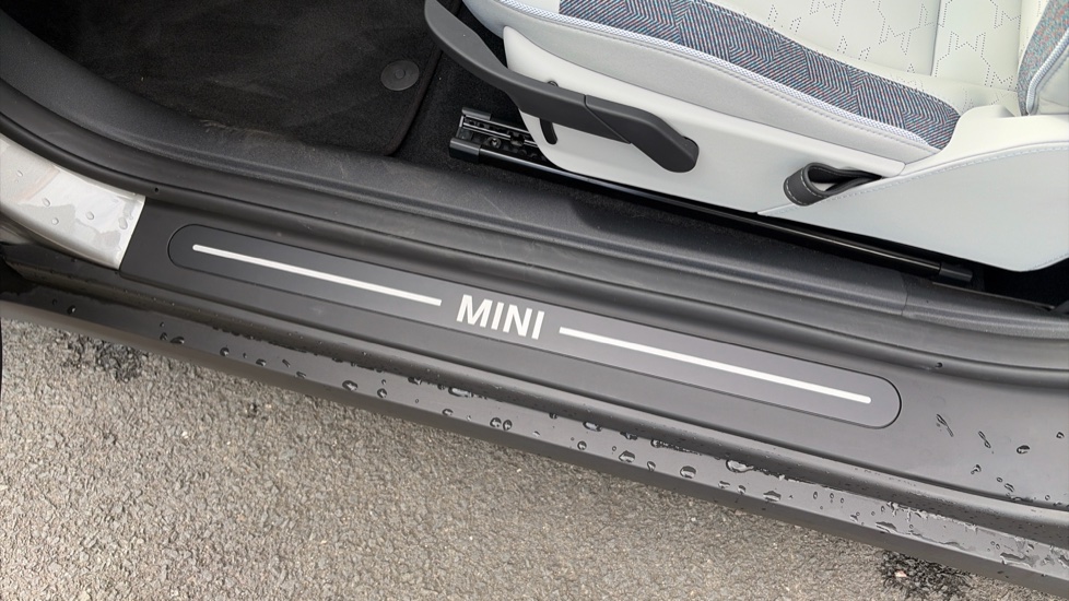 MINI Hatchback 135kW Cooper S Level 2 33kWh 3dr Auto Electric Hatchback - Image 35