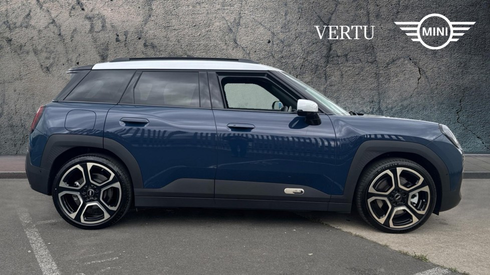 MINI Aceman 160kW SE Classic 54kWh 5dr Auto Electric Hatchback - Image 3
