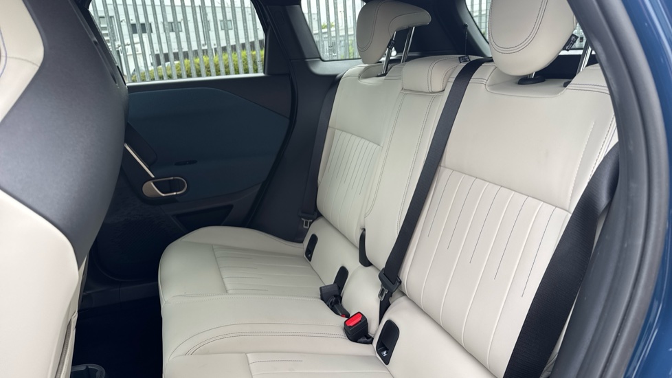 MINI Aceman 160kW SE Classic 54kWh 5dr Auto Electric Hatchback - Image 12