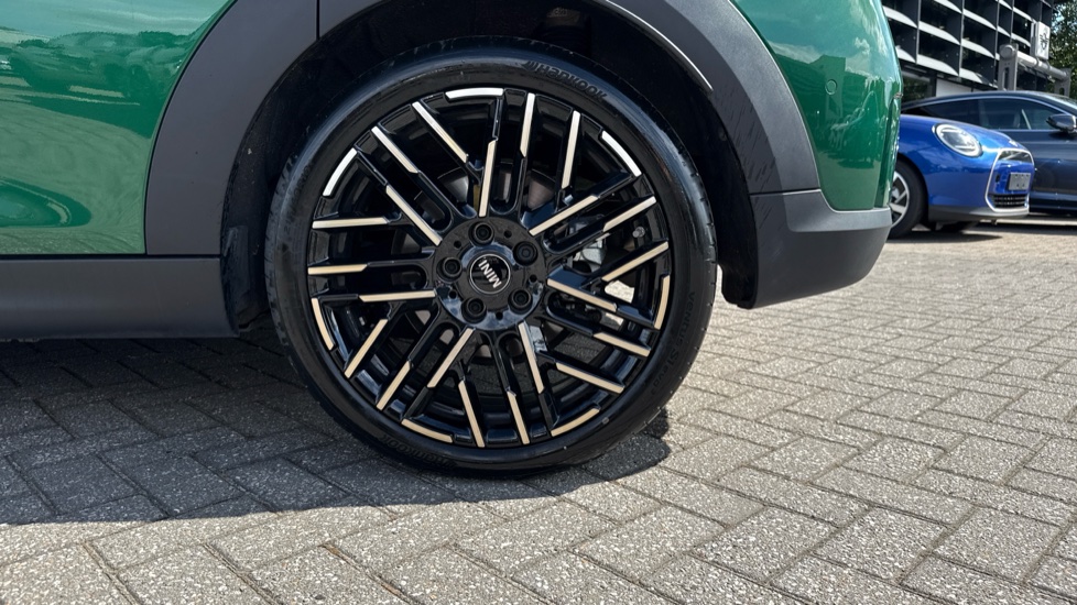 MINI Cooper 1.5 C Exclusive 5dr Auto Petrol Hatchback - Image 31