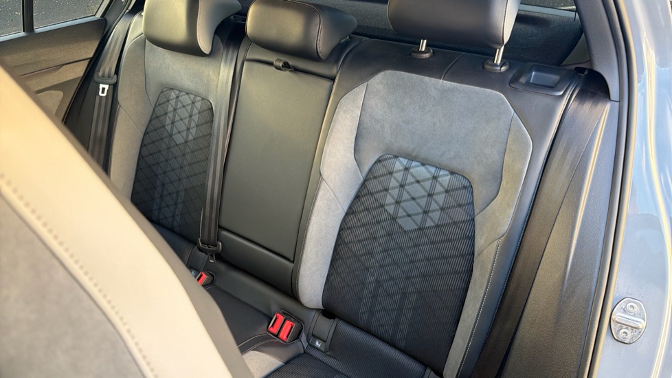 Volkswagen Golf 2.0 TDI 150 R-Line 5dr DSG Diesel Hatchback - Image 12