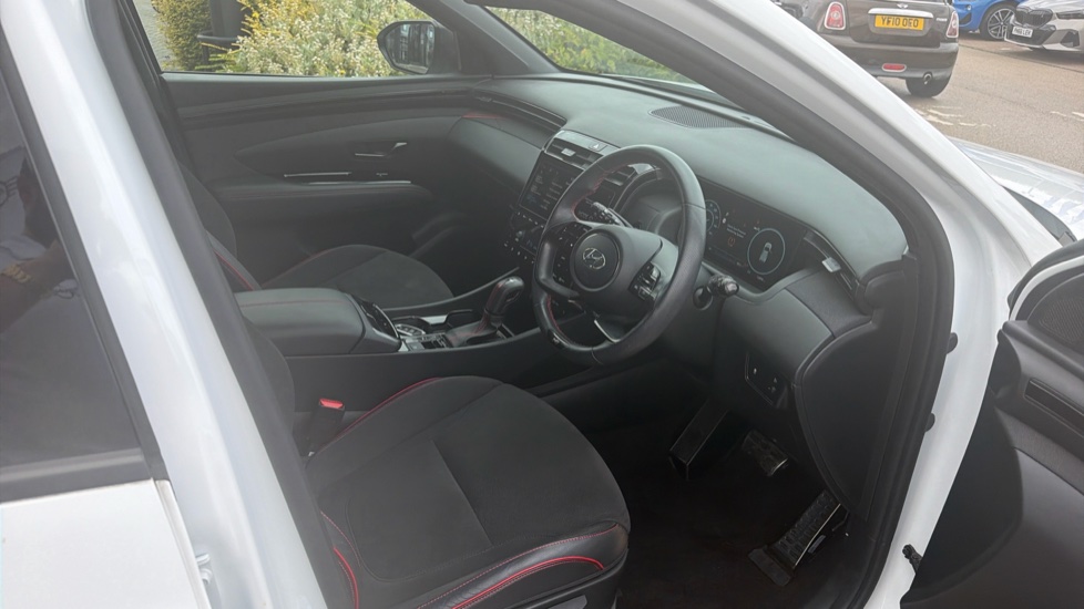 Hyundai TUCSON 1.6 TGDi 48V MHD N Line 5dr 2WD DCT Petrol Estate - Image 6