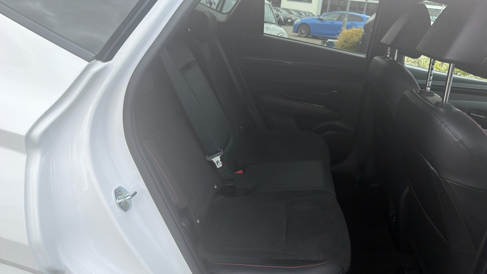 Hyundai TUCSON 1.6 TGDi 48V MHD N Line 5dr 2WD DCT Petrol Estate - Image 12