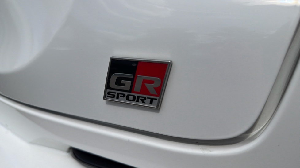 Toyota C-HR 1.8 Hybrid GR Sport 5dr CVT [Leather/JBL] Hybrid Hatchback - Image 31