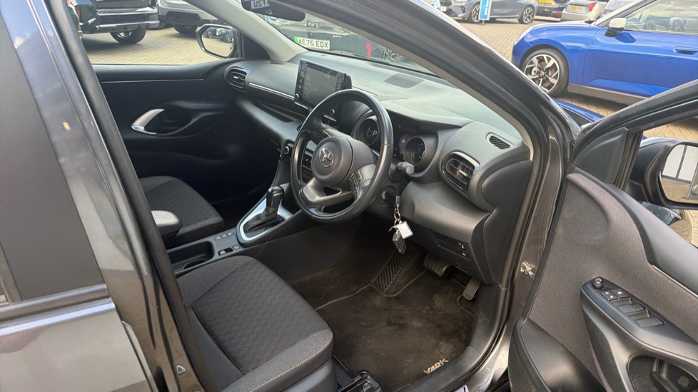 Toyota Yaris 1.5 Hybrid Design 5dr CVT Hybrid Hatchback - Image 6
