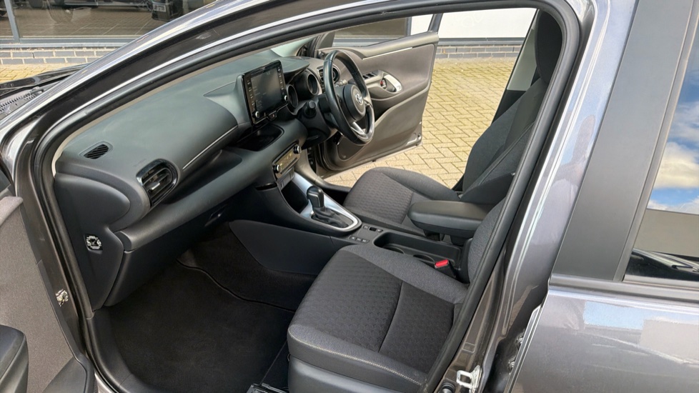 Toyota Yaris 1.5 Hybrid Design 5dr CVT Hybrid Hatchback - Image 7
