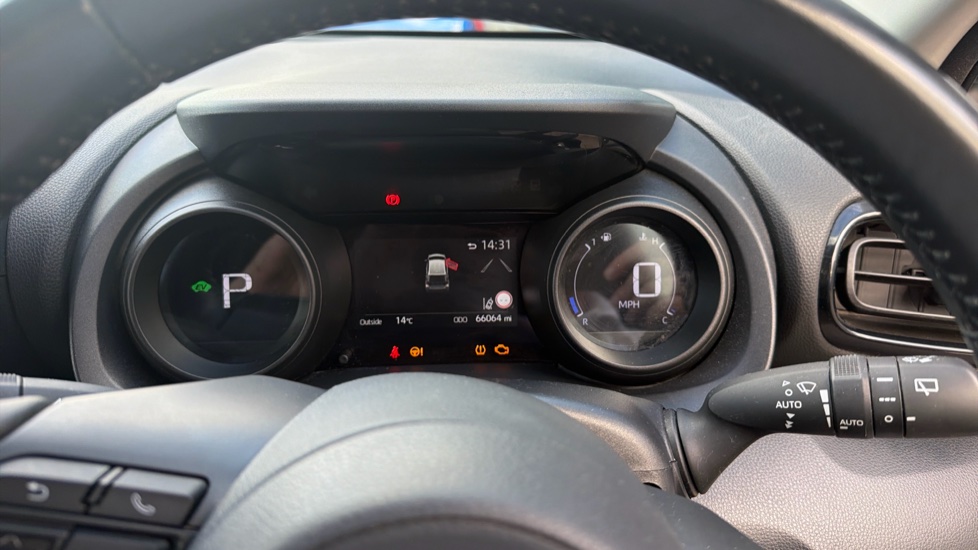 Toyota Yaris 1.5 Hybrid Design 5dr CVT Hybrid Hatchback - Image 9