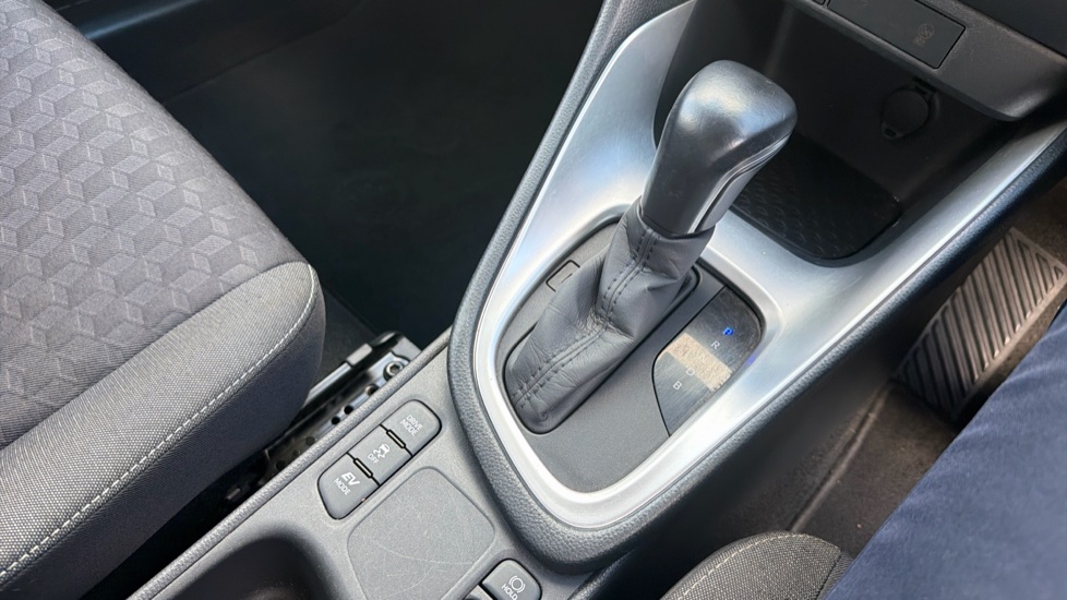 Toyota Yaris 1.5 Hybrid Design 5dr CVT Hybrid Hatchback - Image 10