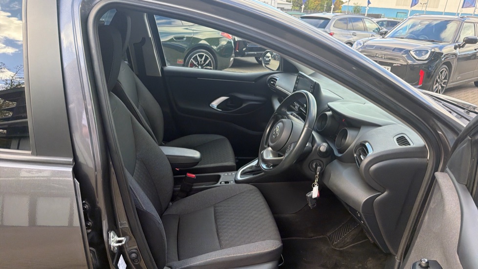 Toyota Yaris 1.5 Hybrid Design 5dr CVT Hybrid Hatchback - Image 11