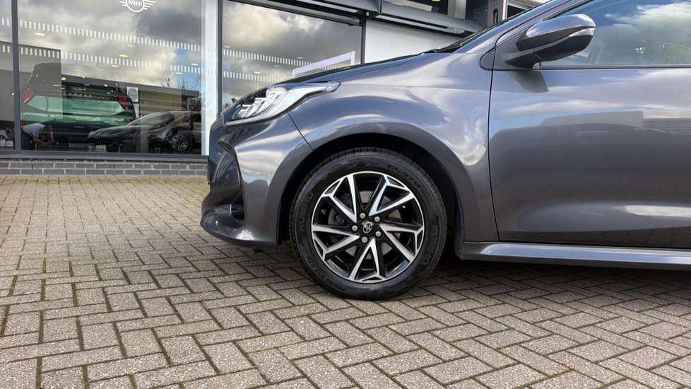 Toyota Yaris 1.5 Hybrid Design 5dr CVT Hybrid Hatchback - Image 14