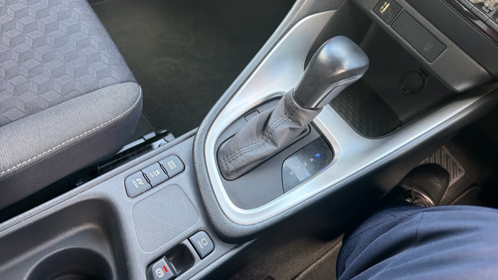 Toyota Yaris 1.5 Hybrid Design 5dr CVT Hybrid Hatchback - Image 19