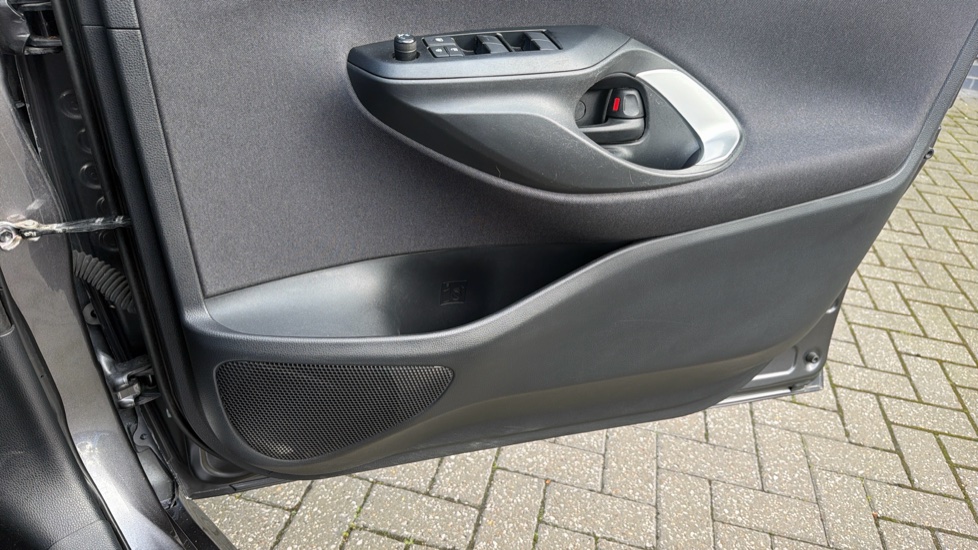 Toyota Yaris 1.5 Hybrid Design 5dr CVT Hybrid Hatchback - Image 20