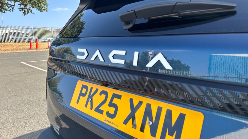 Dacia Bigster 1.8 Hybrid 155 Journey 5dr Auto Hybrid Estate - Image 32