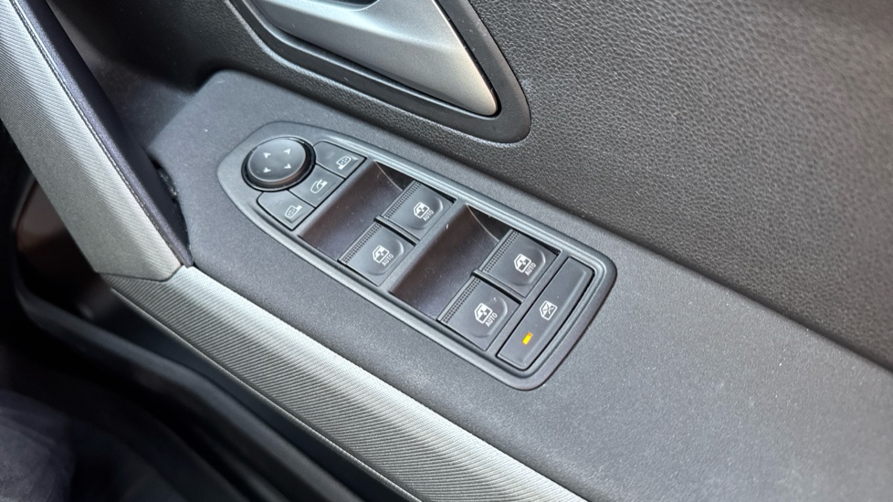 Dacia Bigster 1.8 Hybrid 155 Journey 5dr Auto Hybrid Estate - Image 39