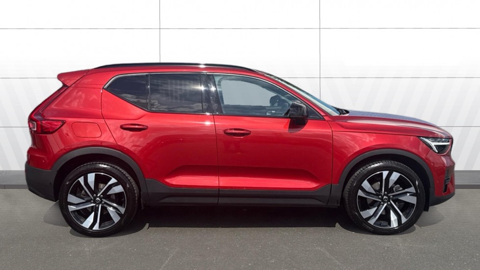 Volvo XC40 2.0 B4P Ultra Dark 5dr Auto Petrol Estate - Image 3