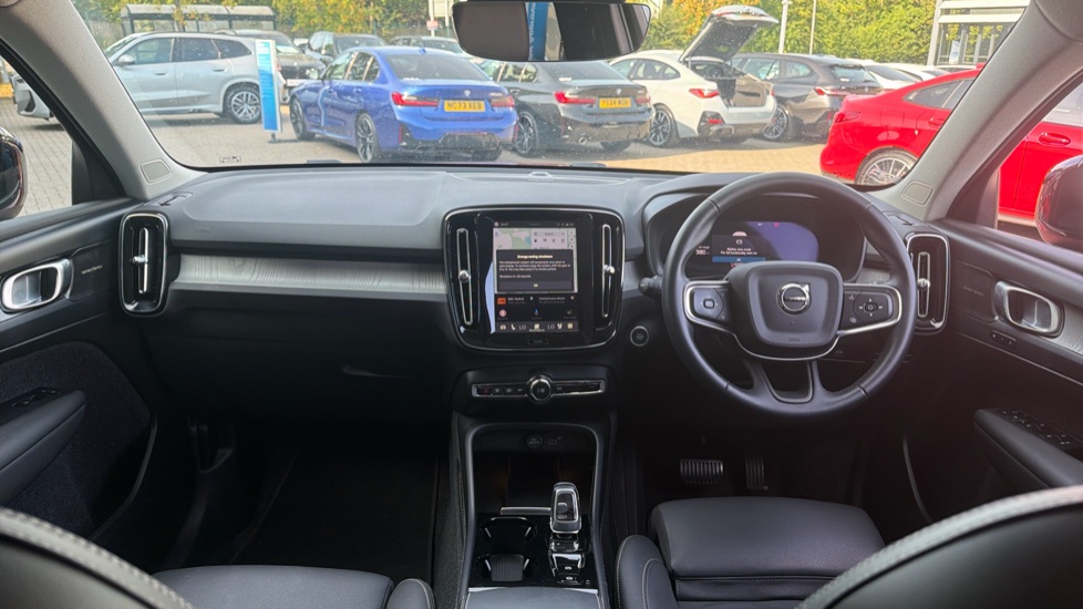 Volvo XC40 2.0 B4P Ultra Dark 5dr Auto Petrol Estate - Image 4