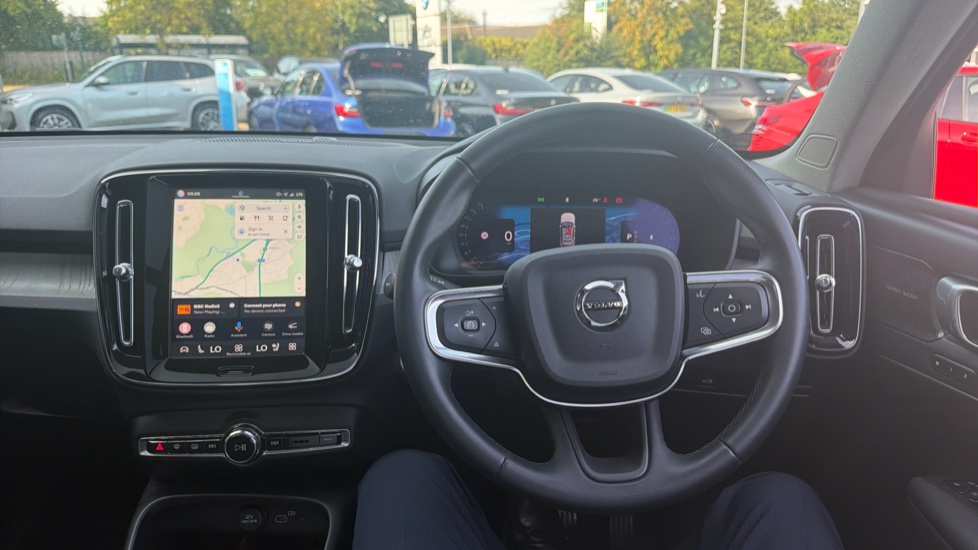 Volvo XC40 2.0 B4P Ultra Dark 5dr Auto Petrol Estate - Image 5