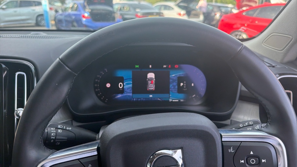 Volvo XC40 2.0 B4P Ultra Dark 5dr Auto Petrol Estate - Image 9