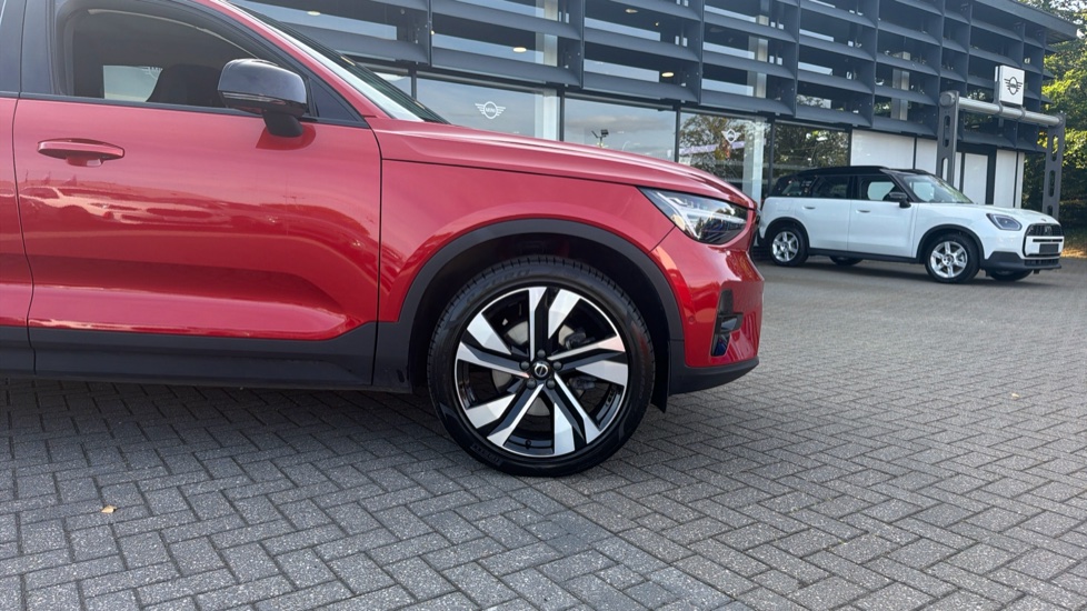 Volvo XC40 2.0 B4P Ultra Dark 5dr Auto Petrol Estate - Image 14
