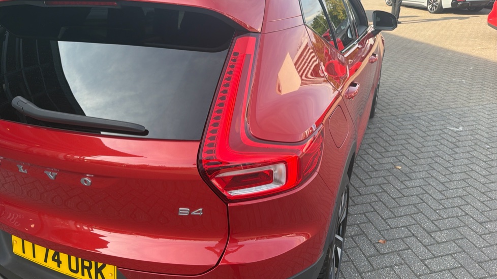Volvo XC40 2.0 B4P Ultra Dark 5dr Auto Petrol Estate - Image 22