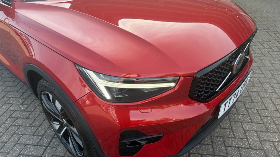 Volvo XC40 2.0 B4P Ultra Dark 5dr Auto Petrol Estate - Image 23