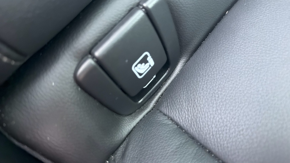 Volvo XC40 2.0 B4P Ultra Dark 5dr Auto Petrol Estate - Image 29