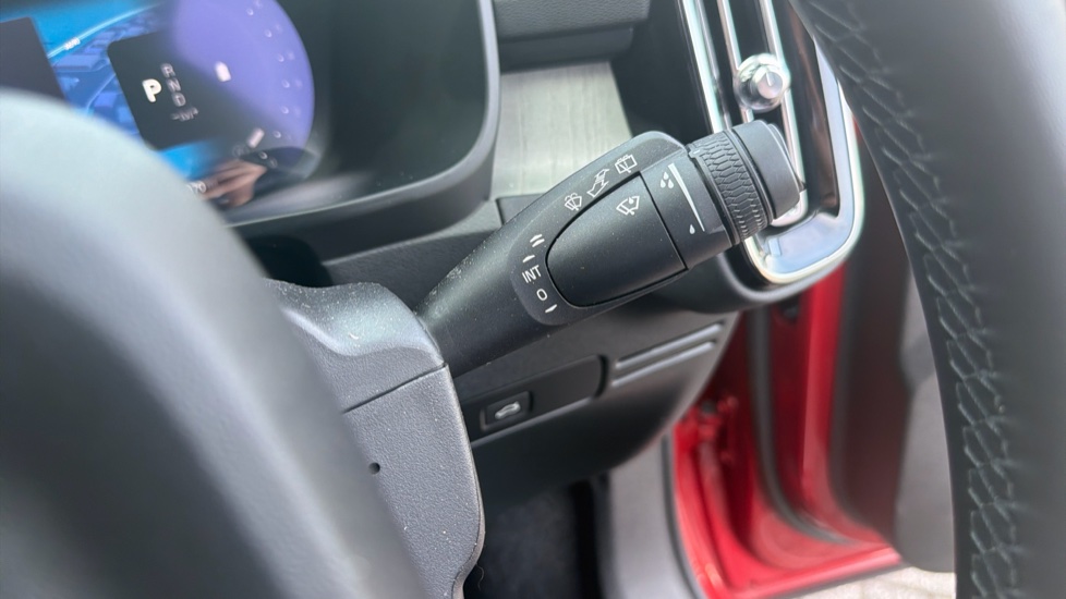 Volvo XC40 2.0 B4P Ultra Dark 5dr Auto Petrol Estate - Image 33