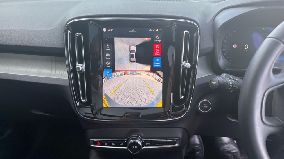 Volvo XC40 2.0 B4P Ultra Dark 5dr Auto Petrol Estate - Image 35