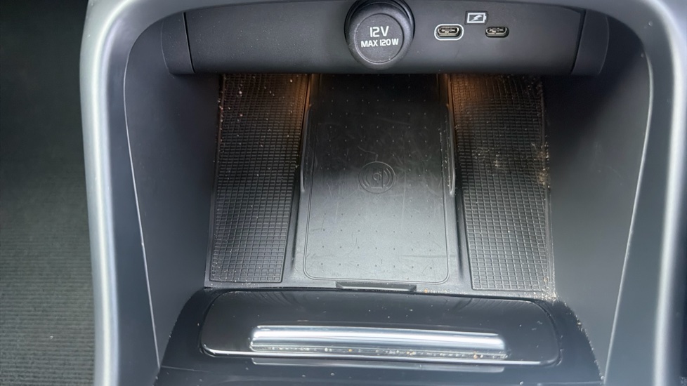 Volvo XC40 2.0 B4P Ultra Dark 5dr Auto Petrol Estate - Image 38
