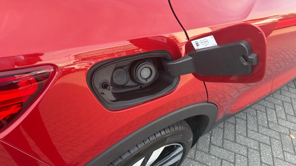 Volvo XC40 2.0 B4P Ultra Dark 5dr Auto Petrol Estate - Image 39