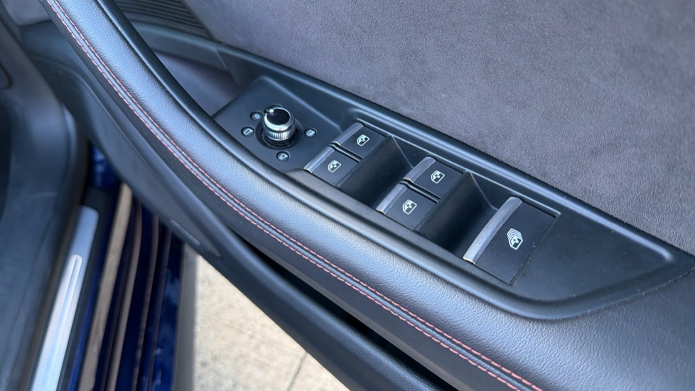 Audi A5 S5 Quattro 2dr Tiptronic Petrol Convertible - Image 36
