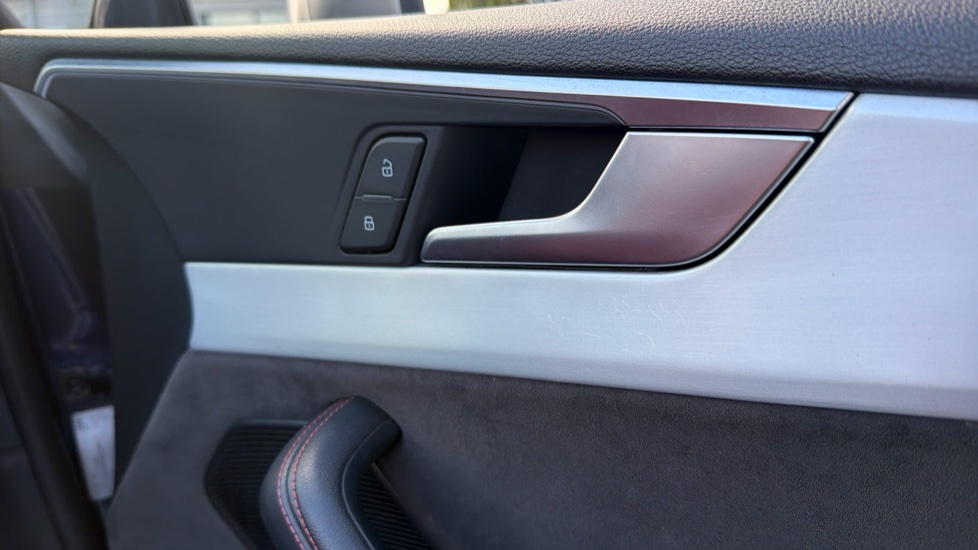 Audi A5 S5 Quattro 2dr Tiptronic Petrol Convertible - Image 37
