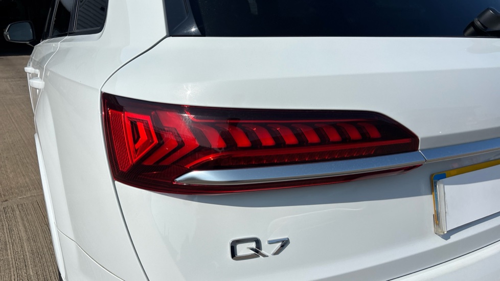 Audi Q7 50 TDI Quattro Black Edition 5dr Tiptronic Diesel Estate - Image 30