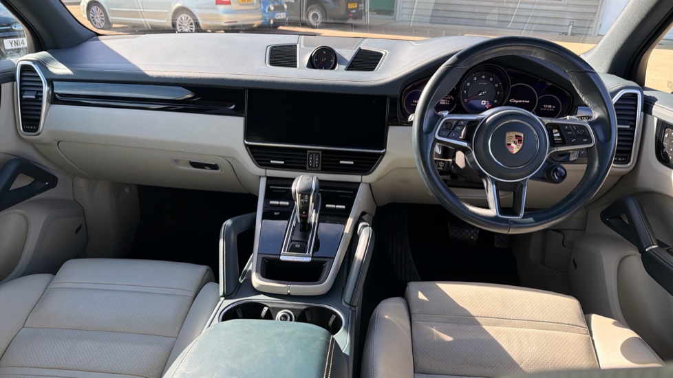 Porsche Cayenne Platinum Edition 5dr Tiptronic S Petrol Estate - Image 4