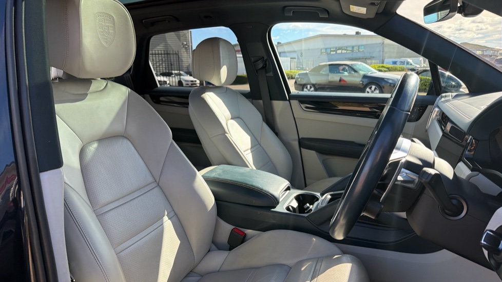 Porsche Cayenne Platinum Edition 5dr Tiptronic S Petrol Estate - Image 11