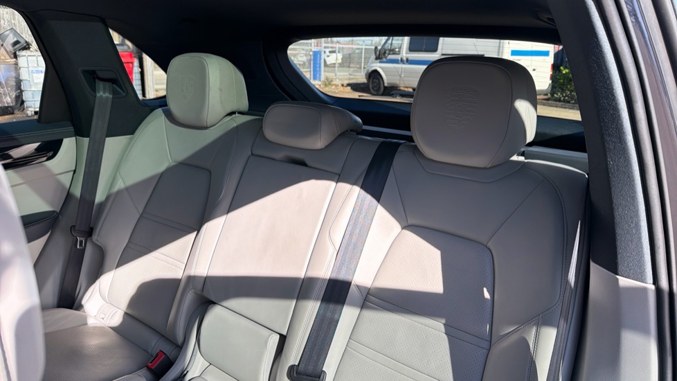 Porsche Cayenne Platinum Edition 5dr Tiptronic S Petrol Estate - Image 12