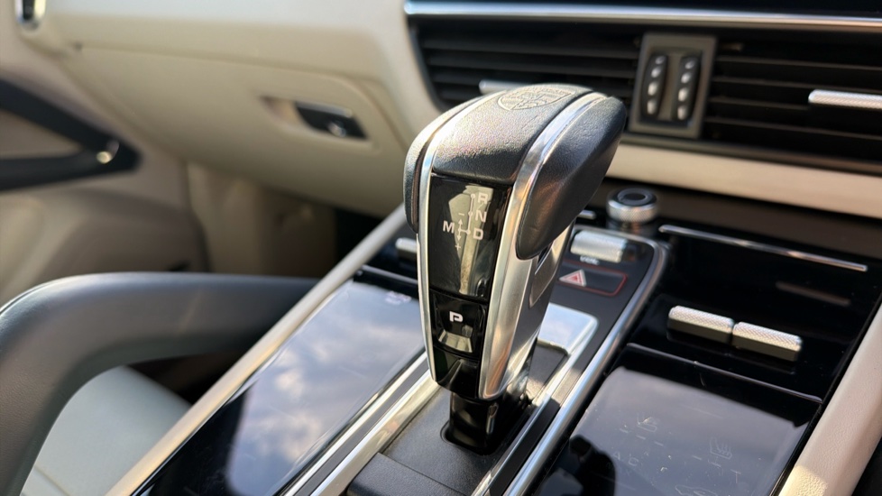 Porsche Cayenne Platinum Edition 5dr Tiptronic S Petrol Estate - Image 19