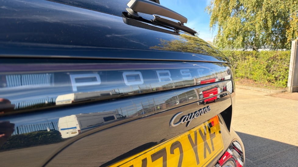Porsche Cayenne Platinum Edition 5dr Tiptronic S Petrol Estate - Image 27