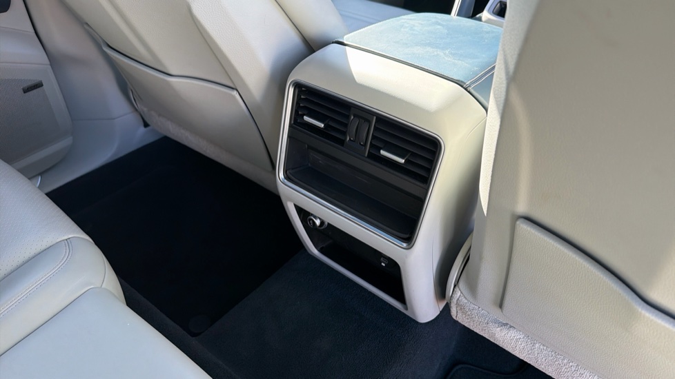 Porsche Cayenne Platinum Edition 5dr Tiptronic S Petrol Estate - Image 28