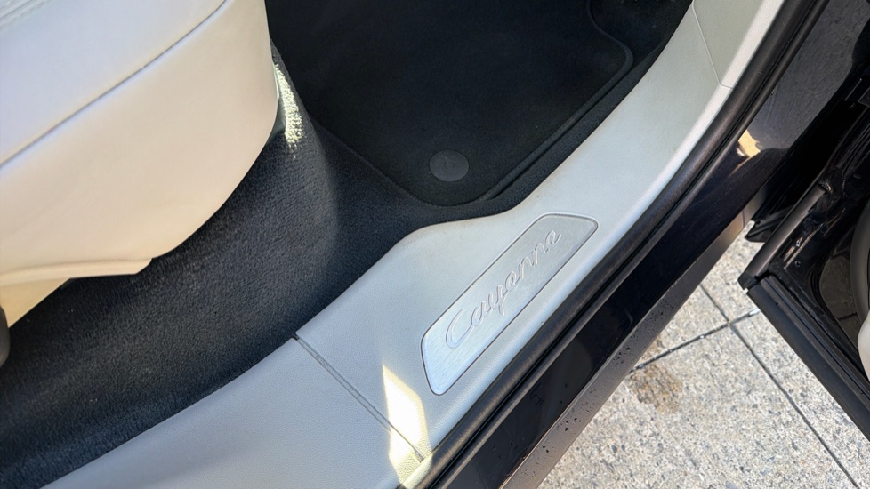 Porsche Cayenne Platinum Edition 5dr Tiptronic S Petrol Estate - Image 30