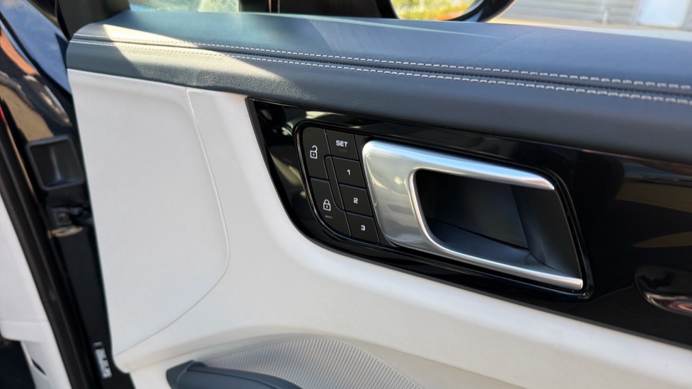 Porsche Cayenne Platinum Edition 5dr Tiptronic S Petrol Estate - Image 35