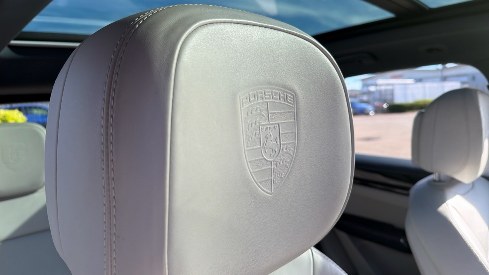 Porsche Cayenne Platinum Edition 5dr Tiptronic S Petrol Estate - Image 37