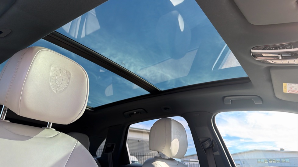 Porsche Cayenne Platinum Edition 5dr Tiptronic S Petrol Estate - Image 38