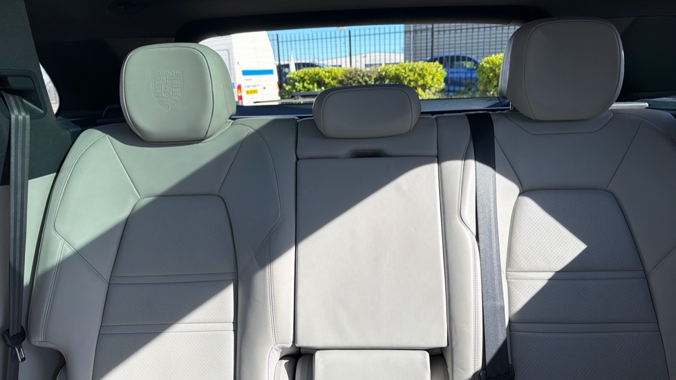 Porsche Cayenne Platinum Edition 5dr Tiptronic S Petrol Estate - Image 40